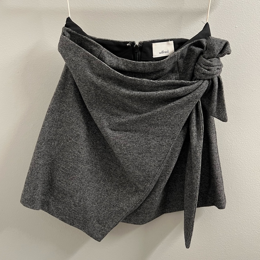 Wilfred skirt In perfect condition. Worn only a few times. Size 2